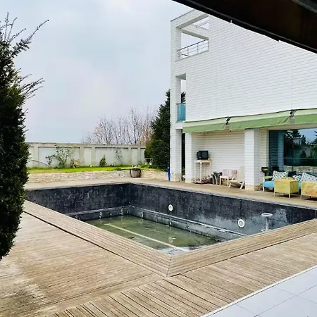 Campsite къща,вила с басейн Plovdiv