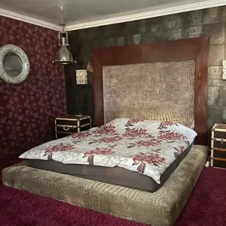 къща,вила с басейн Campsite Plovdiv